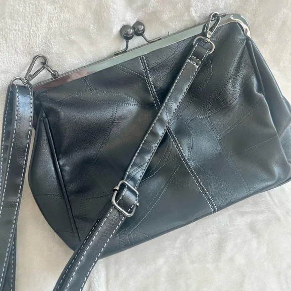Black Purse - Picture 5 of 5
